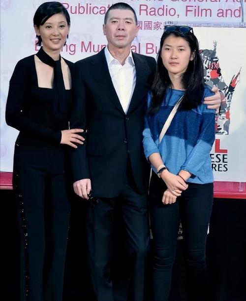2025澳门天天开好彩大全2023:冯小刚养女高中毕业